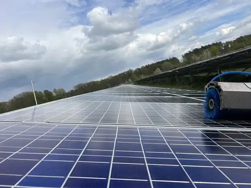 Solarpark Reinigung Effizienz und Langlebigkeit für Ihre PV-Anlage