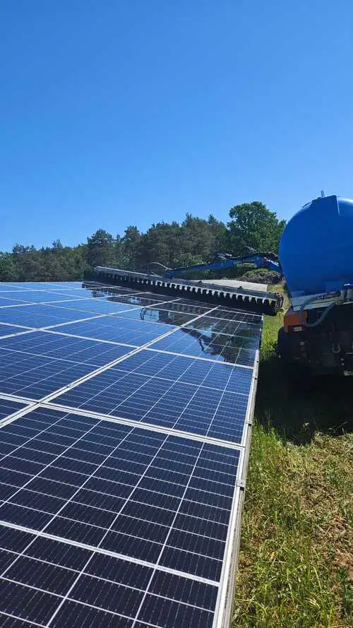 Solarpark Reinigung Effizienz und Langlebigkeit für Ihre PV-Anlage